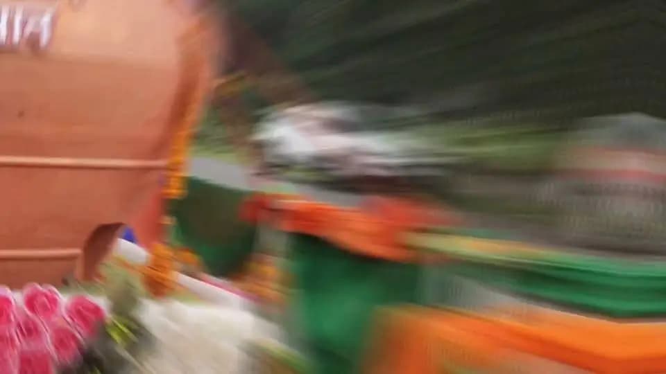 सेवा संकल्प- 2026
सांसद डॉ. राजेश मिश्रा विधायक श्री शरद कोल ने आज जन सेवा संकल्प यात्रा के ब्यौहारी आगमन पर यात्रा में शामिल लोगों को भोजन परोसा।
#shshdol #सेवा_संकल्प_अभियान