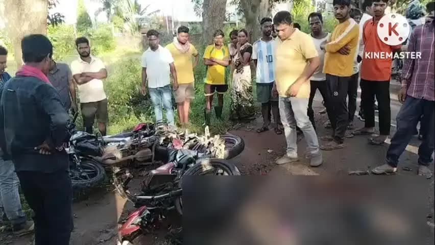 घाघरा: देवकी पिठवर टोली पेट्रोल पंप के समीप दो मोटरसाइकिल की सीधी टक्कर, एक की मौत, दो युवक गंभीर घायल