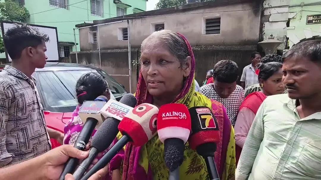 ବାରିପଦା ସଦର: ଆଡିବନ୍ଧ ନିର୍ମାଣ ନାଁରେ ଉଚ୍ଛେଦ ଆଶଙ୍କା; ଥଇଥାନ ଦାବିରେ ବାରିପଦା ଉପଜିଲ୍ଲାପାଳଙ୍କ ଦ୍ୱାରସ୍ଥ ମଧୁବନ ତଳସାହି ବାସୀ ଦେଲେ ପ୍ରତିକ୍ରିୟା