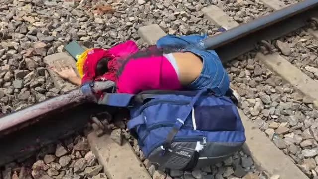 मथुरा: मां ने राजी-खुशी पूछने के लिए किया फोन, मिली बेटी की ट्रेन से कटकर मौत की खबर