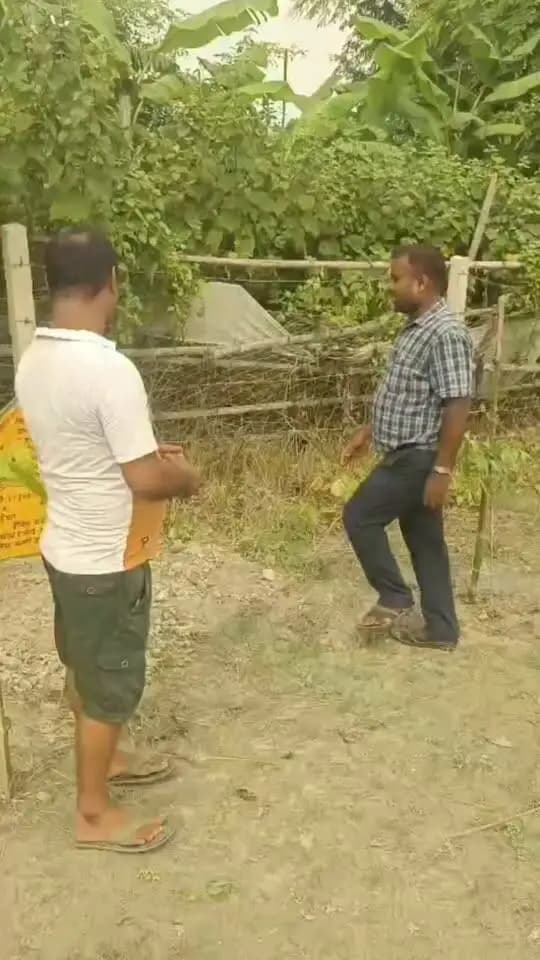 लाभुक का नाम: श्री अभिषेक कुमार
प्रखंड: मोतीपुर, जिला मुजफ्फरपुर
योजना: VB-G RAM G अंतर्गत वृक्षारोपण योजना
लाभुक की प्रतिक्रिया
VB-G RAM G योजना के अंतर्गत वृक्षारोपण योजना से लाभान्वित श्री अभिषेक कुमार, प्रखंड मोतीपुर द्वारा योजना से प्राप्त लाभ के संबंध में अपनी प्रतिक्रिया व्यक्त की गई। उन्होंने बताया कि इस योजना के माध्यम से वृक्षारोपण का लाभ प्राप्त हुआ है, जिससे पर्यावरण संरक्षण के साथ-साथ आजीविका के अवसरों को बढ़ावा देने में सहायता मिल रही है। उन्होंने योजना के लिए अपनी प्रसन्नता व्यक्त करते हुए इसके महत्व पर प्रकाश डाला।
वृक्षारोपण — पर्यावरण संरक्षण एवं ग्रामीण विकास की दिशा में एक सार्थक पहल।