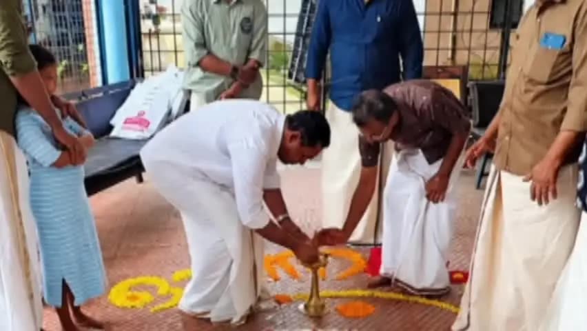 കണയന്നൂർ: DYFI എടവനക്കാട് മേഖല കമ്മിറ്റിയുടെ നേതൃത്വത്തിൽ ഇല്ലത്തുപടിയിൽ പ്രവർത്തിക്കുന്ന ഡിമെൻഷൻ സെന്ററിൽ ഓണസദ്യയും ഓണക്കോടിയും