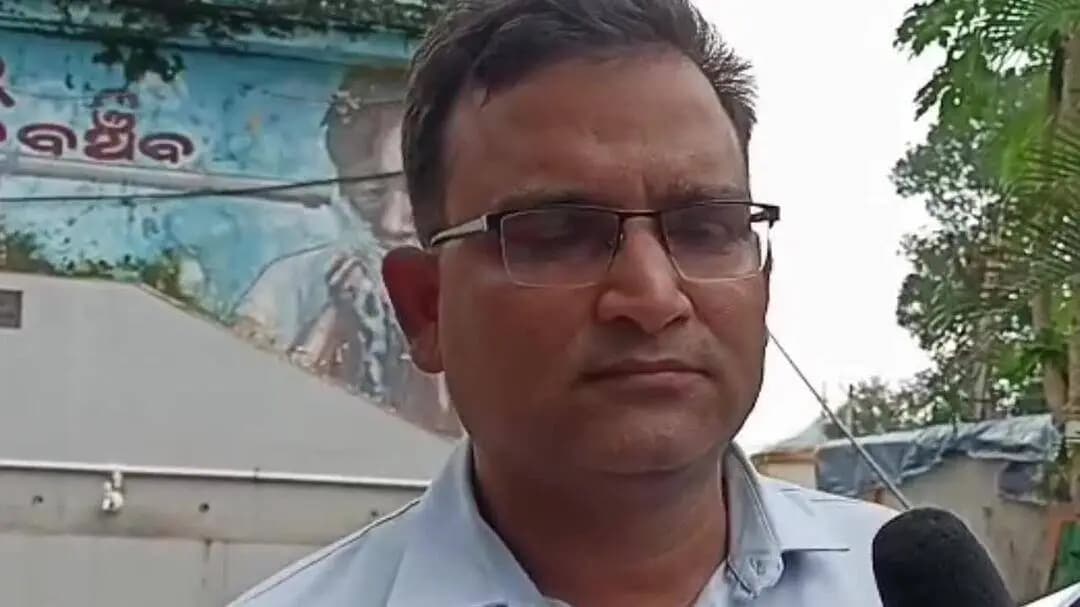 ପାରଳାଖେମୁଣ୍ଡି: ଗୁମ୍ମାରେ ବିଦ୍ୟାର୍ଥୀ ମାନଙ୍କ ଆନ୍ଦୋଳନ କୁ ନେଇ ଜିଲ୍ଲା ଶିକ୍ଷା ଅଧିକାରୀ ଡଃ ମାୟାଧର ସାହୁ ଙ୍କ ସୂଚନା