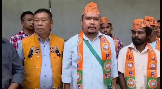 ডিফু: প্ৰাক্তন APHLC যুৱ সভাপতিয়ে ভাৰতীয় জনতা পাৰ্টি (BJP)ত যোগদান কৰি APHLC নেতৃত্বৰ বিৰুদ্ধে সৰৱ হৈ পৰিছে