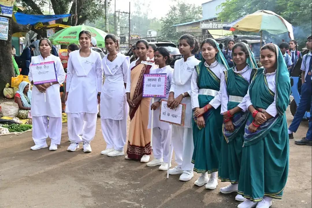 सेवा संकल्प अभियान के तहत नुक्कड़ नाटक एवं रंगोली के माध्यम से विद्यार्थियों ने दिया सामाजिक जागरूकता और राष्ट्र निर्माण का संदेश
सेवा भाव, स्वच्छता, शिक्षा, पर्यावरण संरक्षण एवं आत्मनिर्भरता के प्रति जनजागरूकता का किया प्रभावी संचार।
#मेरेसपनोंकाभारत #MereSapnoKaBharat
#सेवा_संकल्प_अभियान #सेवा_की_कहानी #SevaSankalpAbhiyan