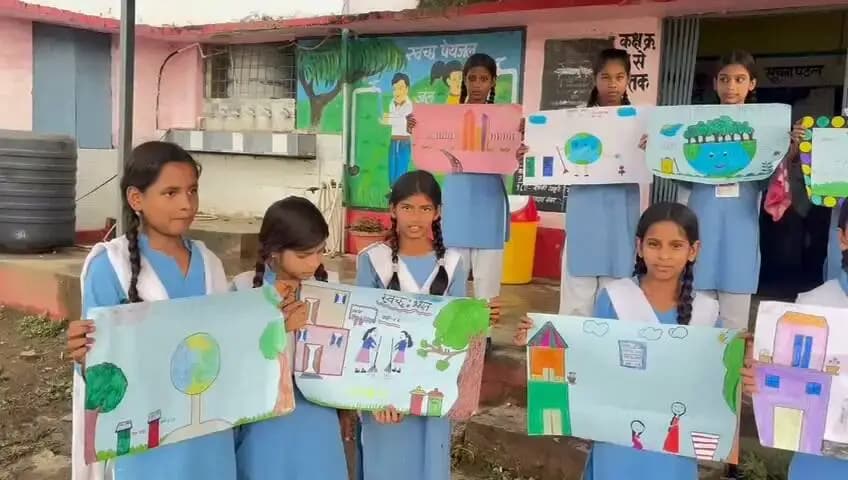 🌟 सेवा संकल्प अभियान 2026
छात्रों में जनसेवा और 'विकसित भारत' का विजन जगाने के लिए सागर के विभिन्न स्कूलों में स्वच्छता अभियान, पौधारोपण और चित्रकला जैसी रचनात्मक गतिविधियों का आयोजन किया गया।
आइए, युवा शक्ति के साथ मिलकर राष्ट्र निर्माण में अपना योगदान दें! 🇮🇳✨#jansamparkMP #sagar #AshirwadKaDiya #SevaSankalp2026