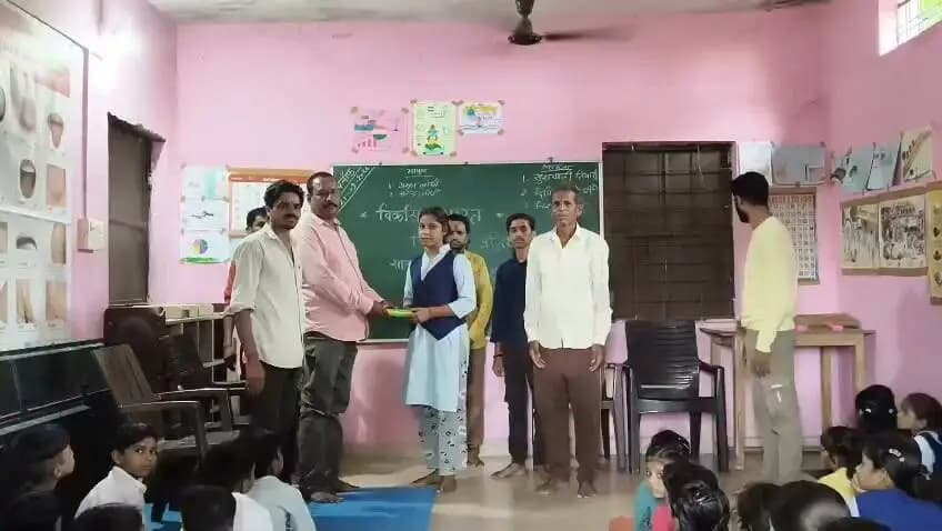 🌟 सेवा संकल्प अभियान 2026
छात्रों में जनसेवा और 'विकसित भारत' का विजन जगाने के लिए सागर के विभिन्न स्कूलों में स्वच्छता अभियान, पौधारोपण और चित्रकला जैसी रचनात्मक गतिविधियों का आयोजन किया गया।
आइए, युवा शक्ति के साथ मिलकर राष्ट्र निर्माण में अपना योगदान दें! 🇮🇳✨#jansamparkMP #sagar #AshirwadKaDiya #SevaSankalp2026