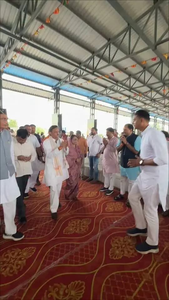 सेवा संकल्प अभियान के तहत कृषि उपज मण्डी करहिया में आयोजित बलराम महोत्सव कार्यक्रम की झलकियां...
PMO India CM Madhya Pradesh Dr Mohan Yadav Office Of Rajendra Shukla Jansampark Madhya Pradesh
#NarendraModi
#सेवा_संकल्प_अभियान #SevaSankalpAbhiyan
#Rewa #रीवा