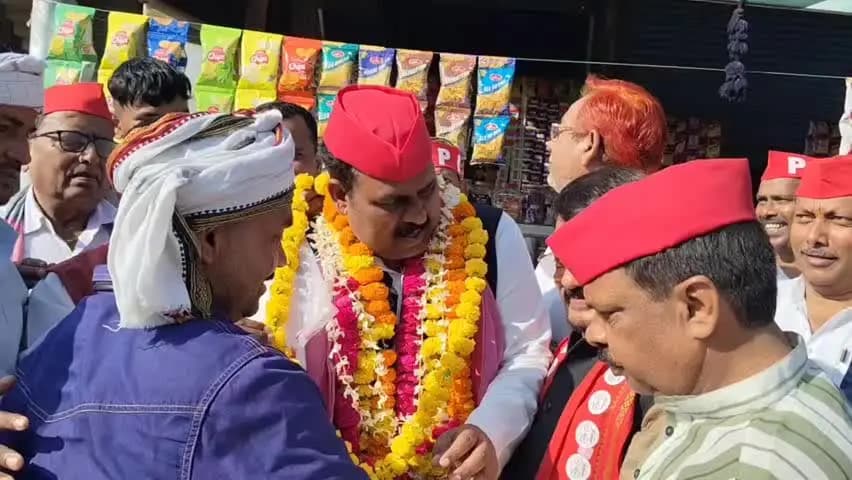 सुल्तानपुर: 2027 की तैयारियों में जुटी सपा, राजपाल कश्यप ने कार्यकर्ताओं से किया संवाद