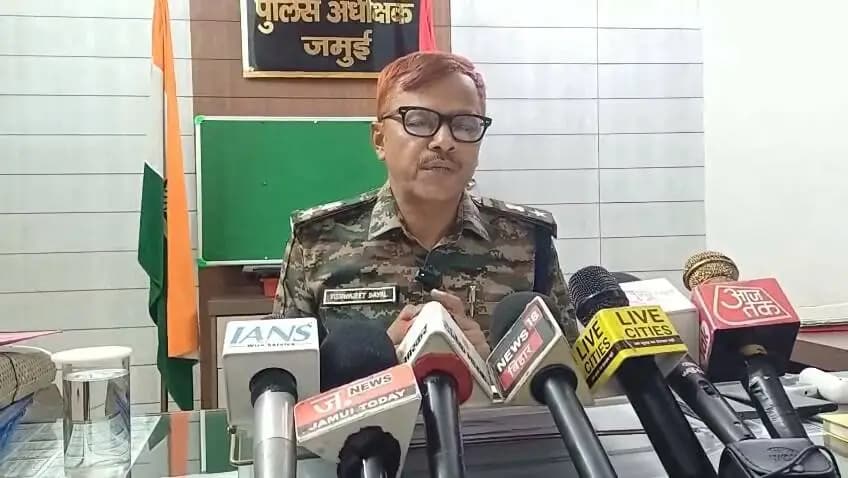 आमजन से अपील
नाबालिग पीड़िता का वीडियो प्रचारित- प्रसारित करना, उनकी गरिमा को ठेस पहुँचाना तथा उनकी पहचान उजागर करना POCSO ACT, IT ACT एवं JJ ACT के अंतर्गत दंडनीय अपराध है।
आमजन से अपील है कि ऐसे संवेदनशील वीडियो को किसी भी माध्यम से शेयर अथवा रीपोस्ट न करें।
Information & Public Relations Department, Government of Bihar
