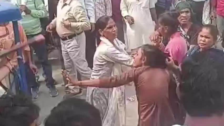 आंवला: आंवला रजिस्ट्री कार्यालय में बैनामा के दौरान महिला से मारपीट, एसएसपी के आदेश पर 5 लोगों के खिलाफ दर्ज हुआ केस