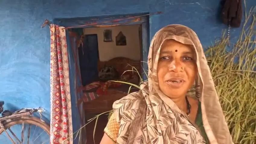 सेवा संकल्प अभियान 2026
गैस सिलेंडर की सौगात, महिलाओं के जीवन में आया धूएँ से छुटकारा और सुकून!इस वीडियो में एक स्थानीय महिला नागरिक अपना अनुभव और खुशी साझा कर रही हैं उन्होंने बताया कि पहले वे चूल्हे पर लकड़ी जलाकर रोटियां बनाती थीं, जिससे बहुत धुआं होता था और काफी परेशानी उठानी पड़ती थी अब शासन की ओर से मिले गैस सिलेंडर और चूल्हे की वजह से वे आसानी से गैस पर रोटियां बनाने लगी हैं इस बड़ी राहत और सुविधा के लिए उन्होंने माननीय प्रधानमंत्री मोदी जी का धन्यवाद किया है
महिलाओं का सशक्तिकरण और उनका स्वास्थ्य, हमारी प्राथमिकता!
#jansamparkMP #sagar #AshirwadKaDiya #SevaSankalp2026