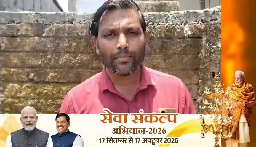 ➡️ #सेवा_संकल्प_अभियान: #जल_जीवन_मिशन से ग्राम देवठान में घर-घर पहुंचा शुद्ध पेयजल
जिले की ग्राम पंचायत टाहली के ग्राम देवठान में ग्रामीणों के लिए जल जीवन मिशन की #नल_जल_योजना बड़ी राहत लेकर आई है। योजना के माध्यम से घरों में नल से शुद्ध पेयजल पहुंचने से यहां के परिवारों की लंबे समय से चली आ रही पेयजल संबंधी समस्या दूर हुई है। अब ग्रामीणों को पीने के पानी के लिए दूर-दराज नहीं जाना पड़ता।
देवठान निवासी राहुल राठौर ने बताया कि कुछ समय पहले तक गांव में पेयजल की समुचित व्यवस्था नहीं होने के कारण उन्हें और उनके परिवार को पानी के लिए काफी परेशानियों का सामना करना पड़ता था। पीने के पानी की जरूरत पूरी करने के लिए उन्हें दूर स्थित जलस्रोतों से पानी लाना पड़ता था।
उन्होंने बताया कि जल जीवन मिशन अंतर्गत गांव में नल-जल योजना का कार्य होने के बाद घर तक पाइपलाइन पहुंचाई गई और नल कनेक्शन के माध्यम से पेयजल उपलब्ध कराया गया। अब उनके घर में ही नल से शुद्ध पेयजल मिल रहा है। उन्होंने घर तक शुद्ध पेयजल पहुंचाने के लिए प्रधानमंत्री श्री नरेंद्र मोदी एवं मुख्यमंत्री डॉ. मोहन यादव के प्रति आभार व्यक्त किया है।
PMO India
CM Madhya Pradesh
Jansampark Madhya Pradesh
Department of Public Health Engineering, Madhya Pradesh
#SevaSankalpAbhiyan
#JansamparkMP
#बैतूल
#betul