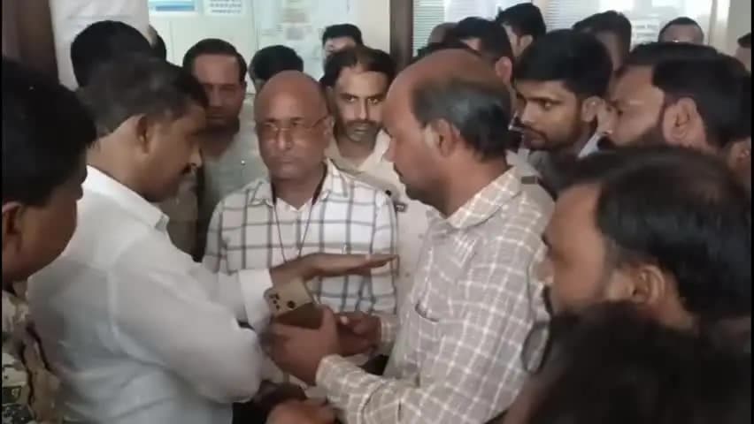 मुरैना नगर: मुरैना: बस स्टैंड के डॉ. बांदिल अस्पताल में युवक की मौत, 1 माह में 5वीं; स्वास्थ्य व्यवस्था पर सवाल