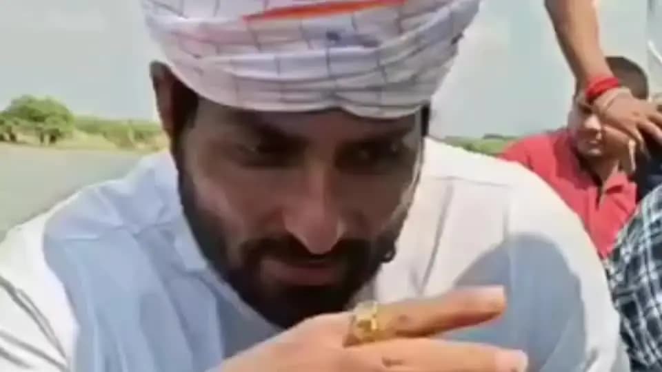 मटिहानी: सोनू सूद मटिहानी प्रखंड स्थित रामदीरी पहुंचे