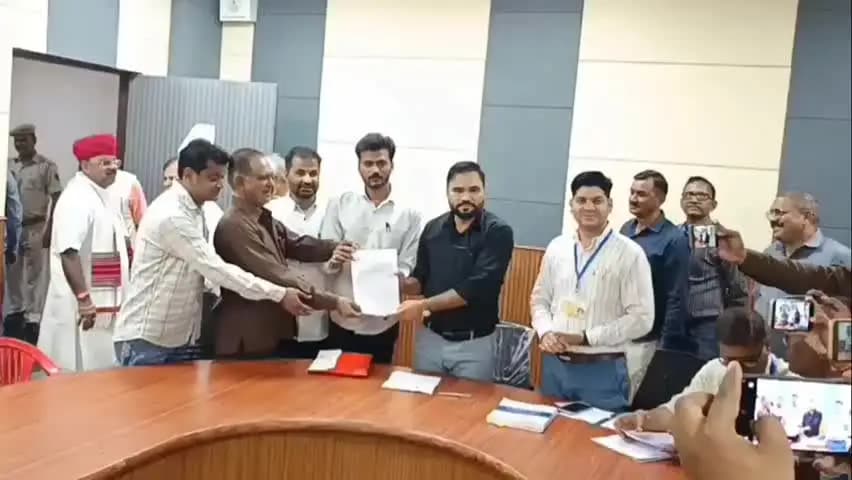 बूंदी: उपसभापति पद के लिए कांग्रेस की ओर से मोइनुद्दीन फॉरवर्ड और भाजपा से संजय भूटानी ने भरा नामांकन