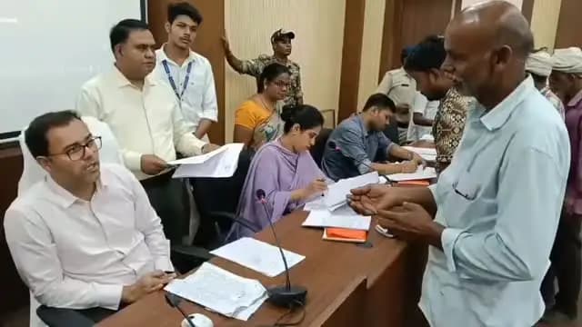 कलेक्टर श्री आशीष तिवारी #जनसुनवाई में सुन रहे लोगों की समस्याएं, अधिकारियों को दे रहे निराकरण के निर्देश।
#JansamparkMP
#CMMadhyaPradesh
@DrMohanYadav51
Uday Pratap Singh
@jbpcommissioner
#jansunwai
#katni कटनी