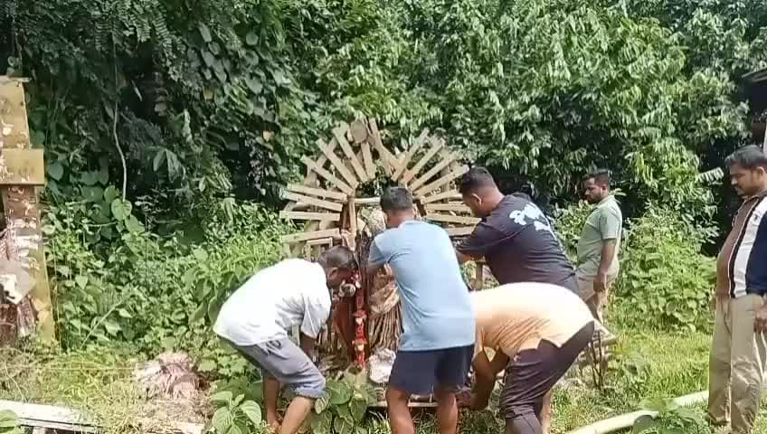 বিশালগড়: এনসিনগর এলাকায় পরিত্যক্ত মূর্তিগুলি বিসর্জনের উদ্যোগ