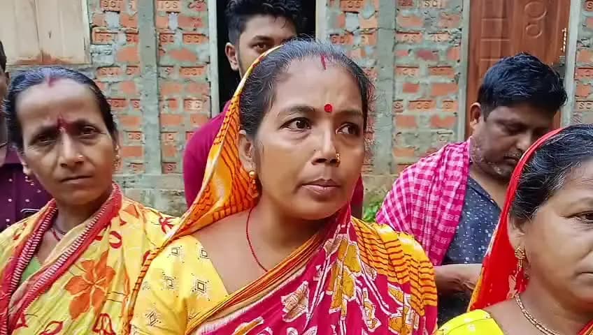 বিশালগড়: বিশ্রামগঞ্জ মাফিয়া দের বিরুদ্ধে সরব হলো প্রমীলা বাহিনী