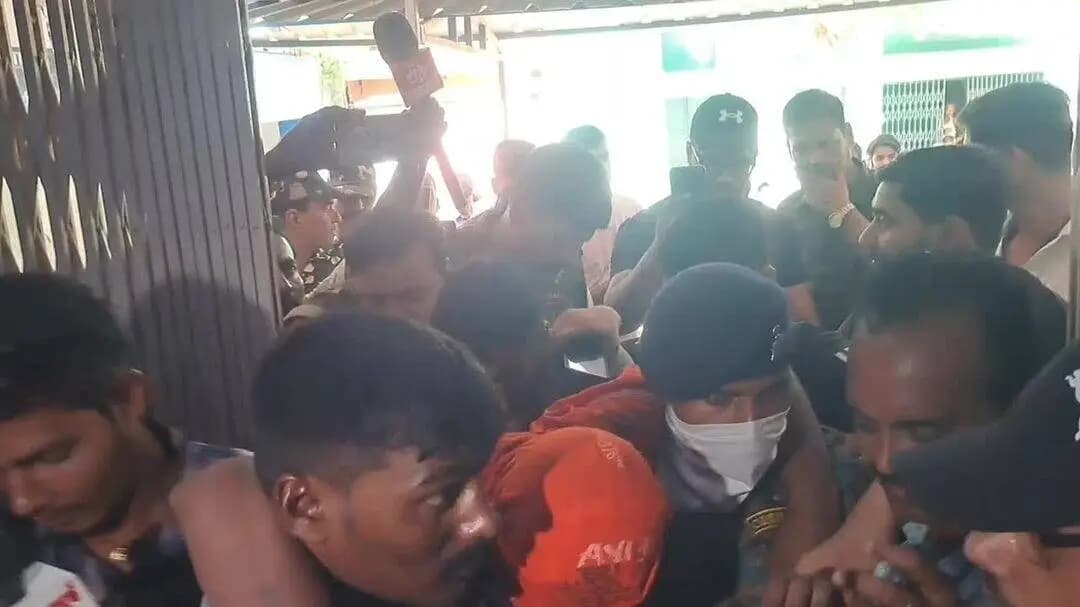 जमुई: छात्रा के साथ छेड़खानी के वायरल वीडियो के मुख्य अभियुक्त के पैर में लगी गोली, दूसरे का टूटा पैर, सदर अस्पताल में भर्ती