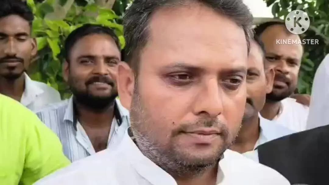 प्रतापगढ़: मोलनापुर जाने से सपा विधायक को रोका, पुलिस कस्टडी में हुई मौत पर उठाए सवाल