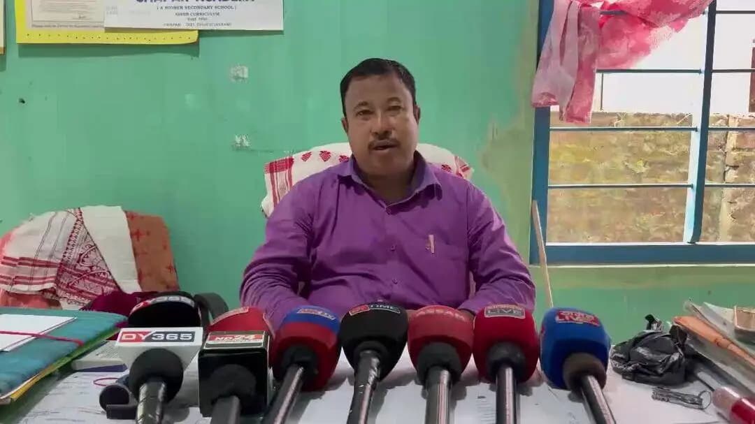 বিলাসীপাৰা ভাগ: চাপৰ ৰায়ঝৰা উচ্চ মাধ্যমিক বিদ্যালয় চৌহদত এজন শিশু শ্ৰমিকৰ আত্মহত্যাকলৈ প্ৰধান শিক্ষকৰ প্ৰতিক্ৰিয়া।