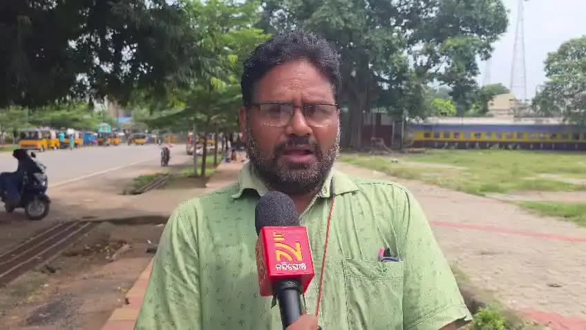 ରାୟଗଡା: ଅମଲାଭଟା ଛକରୁ ଥେରୁବାଲି ଦେଇ ଆମ୍ବଦଳା ପର୍ଯ୍ୟନ୍ତ ଯାଇଥିବା ରାଜ୍ୟ ରାଜପଥ-୫ ର ଶୋଚନୀୟ ଅବସ୍ଥା ନେଇ ସ୍ଥାନୀୟ ବାସିନ୍ଦାଙ୍କ ପ୍ରତିକ୍ରିୟା