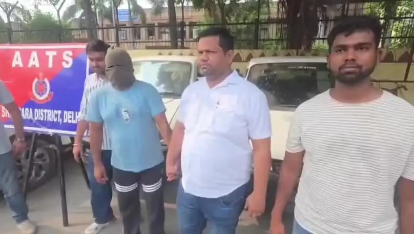 यमुना विहार: 25 हजार रुपये का इनामी वाहन चोर गिरफ्तार, पांच चोरी की कारें बरामद