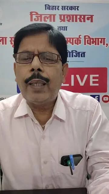 डॉ० चंद्रशेखर आजाद, जिला पशुपालन पदाधिकारी, पूर्णिया द्वारा जिला प्रशासन, पूर्णिया के फेसबुक लाइव के माध्यम से पशुपालन विभाग द्वारा संचालित विभिन्न योजनाओं की जानकारी दी जा रही है।