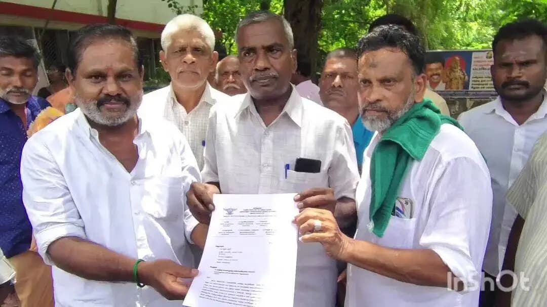 மதுரை தெற்கு: கூட்டுறவு ஊழியர்களை தரக்குரையாக பேசியவர் மீது நடவடிக்கைக்கு கோரி ஆர்ப்பாட்டம்