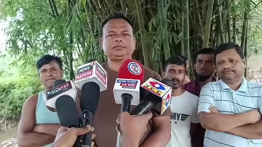 ঢেকিয়াজুলি ভাগ: হাতীৰ আক্ৰমণৰ ফলত ৰহমত আলীৰ মৃত্যু,উক্ত ঘটনা সন্দৰ্ভত পিৰাকটা গাওঁ পঞ্চায়ত ৰ সভাপতিৰ মন্তব্য
