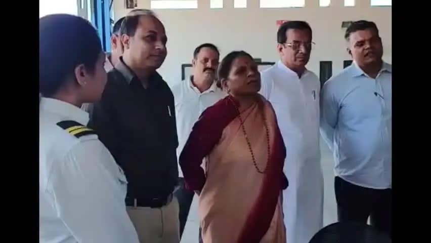 पंचकूला: पिंजौर सिविल एयरोड्रम पहुंचीं SC आयोग की चेयरपर्सन बंतो कटारिया
पायलट प्रशिक्षण ले रहे विद्यार्थियों से किया सीधा संवाद