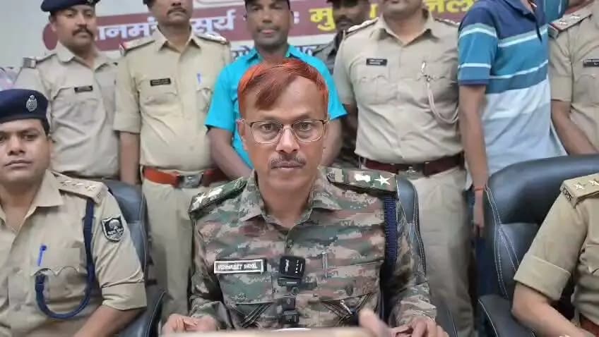जमुई की घटना के संबंध में पुलिस अधीक्षक श्री विश्वजीत दयाल ने मीडियाकर्मियों को घटनाक्रम तथा पुलिस द्वारा की गई कार्रवाई की विस्तृत जानकारी दी।
CMO Bihar
#samratchoudhary
#CMSamrat
#BiharPolice