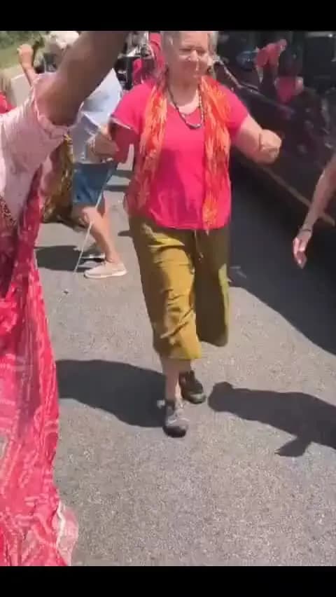 राजसमंद: गणपति विसर्जन में विदेशी सैलानियों ने डीजे पर किया डांस, कुंभलगढ़ घूमने आए और विसर्जन यात्रा देख गांव में रुके