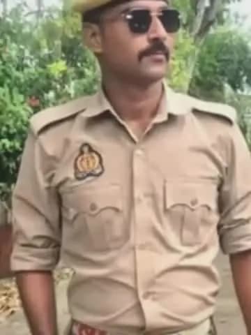 फतेेहपुर: लखनऊ के होटल में मृत मिले बाराबंकी के सिपाही अंकित सिंह, पैतृक गांव में गमगीन माहौल में हुआ अंतिम संस्कार