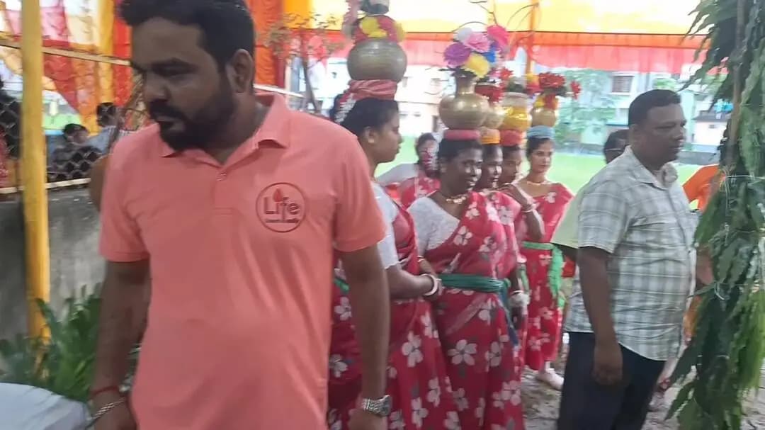 কলকাতা: আদিবাসী করম উৎসবে থ্যালাসেমিয়া মুক্ত পরিবারের ডাক, রক্তদান শিবিরের আয়োজন