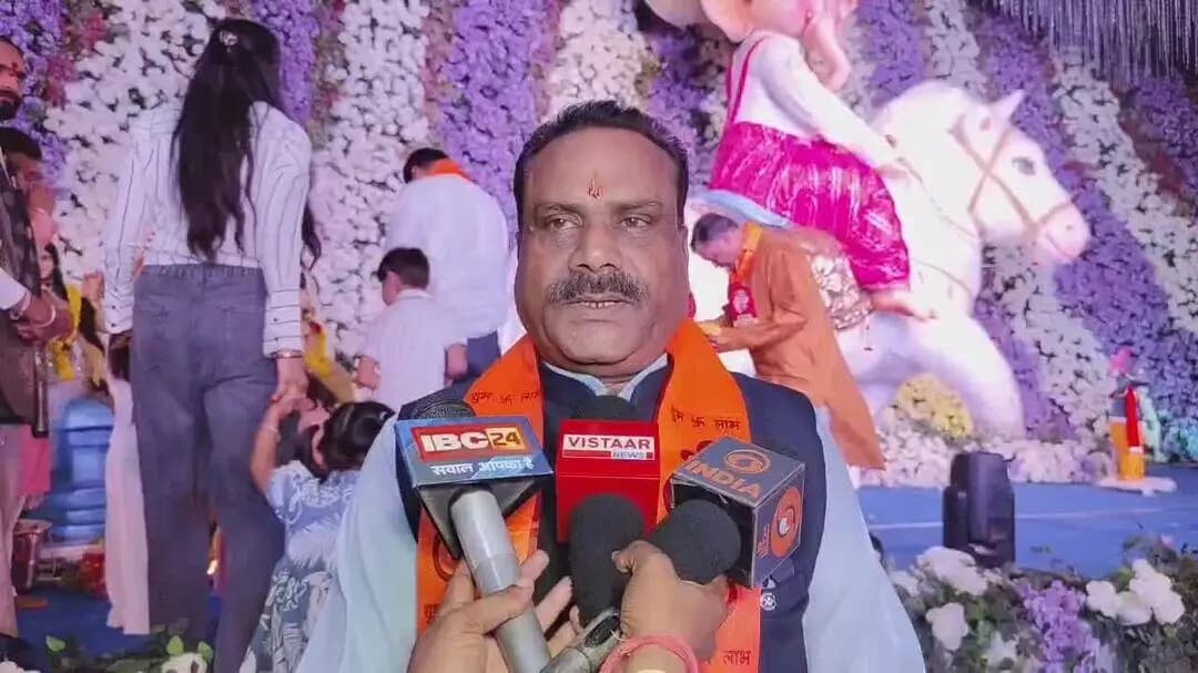 चांपा: श्री सिद्धि विनायक समिति द्वारा इंडोनेशिया के बाली के प्रसिद्ध गरुड़ विष्णु मंदिर की तर्ज पर भव्य एवं आकर्षक पंडाल