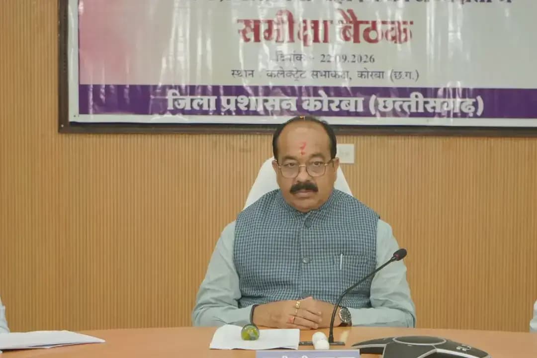 उपमुख्यमंत्री श्री अरुण साव ने आज कलेक्ट्रेट सभाकक्ष में ‘सेवा संकल्प अभियान’ के अंतर्गत संचालित गतिविधियों एवं आगामी कार्यक्रमों की समीक्षा की।
उपमुख्यमंत्री श्री साव ने ‘सेवा संकल्प अभियान’ के शेष कार्यक्रमों के लिए तिथिवार कार्ययोजना तैयार करने, कार्यक्रमों की रूपरेखा निर्धारित करने तथा आयोजन स्थलों का चिन्हांकन समयबद्ध रूप से पूर्ण करने के निर्देश दिए।
#SevaSankalpAbhiyan #सेवा_संकल्प_अभियान
#KorbaDistrict #Chhattisgarh