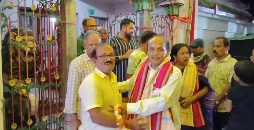 କଟକ ପୌରାଞ୍ଚଳ: ଚାଉଳିଆଗଞ୍ଜର ଖୁଦୁରୁକୁଣୀ ପୂଜାରେ ପ୍ରଭାତ ବିଶ୍ୱାଳଙ୍କ ବିଶେଷ ଦର୍ଶନ