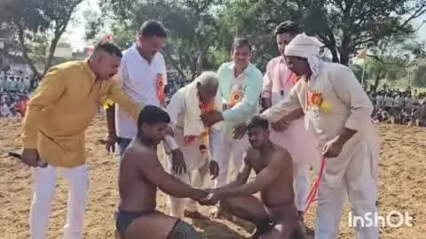 अजीतमल: बिरूहूँनी में सजा अखाड़ा, पहलवानों ने दिखाया दम, आशीष ने जीती 81 हजार की कुश्ती, अवनायक को मिला 51 हजार का इनाम