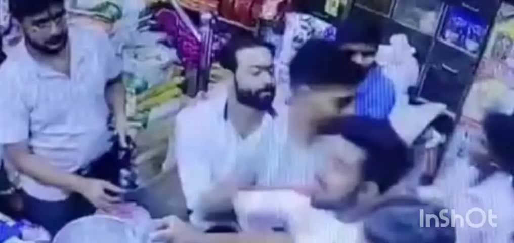 संडीला: संडीला में फेविक्विक खरीदने को लेकर बवाल, दुकानदार से हुई मारपीट, सीसीटीवी वायरल, पुलिस जांच में जुटी
