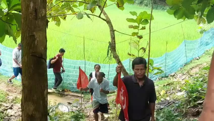 সাব্রুম: বামফ্রন্ট প্রার্থীদের সমর্থনে বেতাগা এডিসি ভিলেজে বাড়ি বাড়ি প্রচার সংগঠিত করেন সিপিআই(এম)