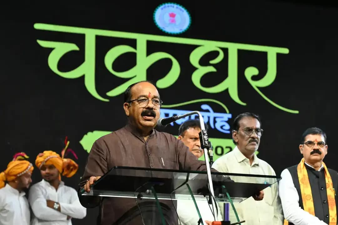 उप मुख्यमंत्री श्री अरुण साव ने किया चक्रधर समारोह की आठवीं सांस्कृतिक संध्या का शुभारंभ
कला सम्राट महाराजा चक्रधर को किया नमन, प्रतिभाशाली कलाकारों का किया सम्मान
चक्रधर समारोह कला एवं सांस्कृतिक साधना का प्रतीक:उप मुख्यमंत्री श्री साव
#41chakradharsamaroh #chakradharsamaroh2026 #raigarh