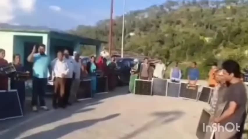 रामगढ़: ग्राम खेरदा में छाया विकास का उजाला, कैबिनेट मंत्री राम सिंह कैड़ा ने बांटी सोलर लाइटें