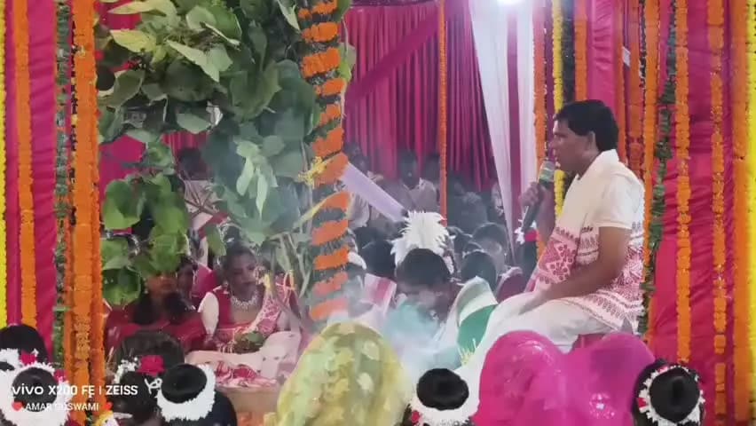 लोहरदगा: लोहरदगा मैना बगीचा में करमा पूजा, मांदर की थाप पर सांसद सुखदेव भगत, डीसी, एसपी व डीएसपी जमकर थिरके