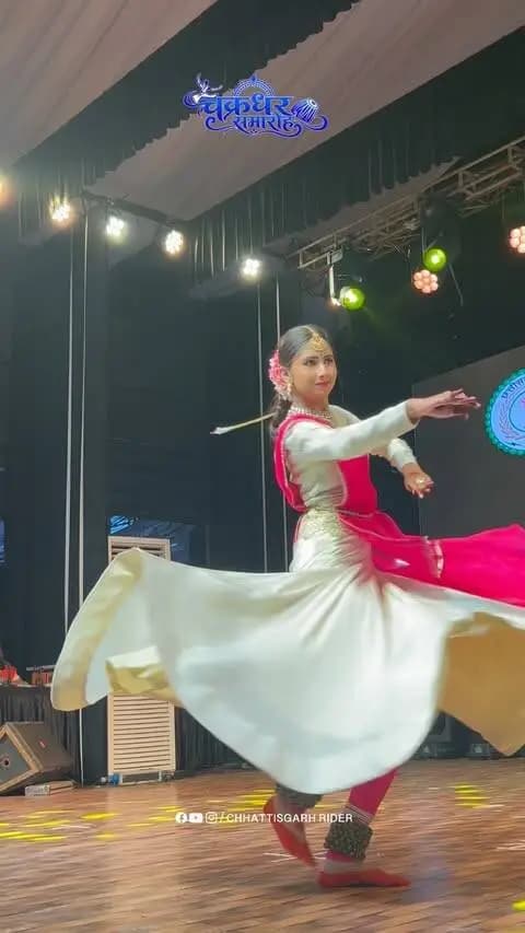 ✨ बिखरा घुंघरू का ताल… सुश्री शार्वी केशरवानी कत्थक 🎶🩰
रायगढ़ के चक्रधर समारोह 2026 में जब घुंघरुओं की झंकार और नृत्य की लय एक साथ गूंजी, तो पूरा माहौल कला और संस्कृति के रंग में रंग गया। ❤️
41वां चक्रधर समारोह — सुर, ताल, नृत्य और भारतीय शास्त्रीय परंपराओं का शानदार संगम। 🇮🇳✨
📍 रामलीला मैदान, रायगढ़, छत्तीसगढ़
🎭 Chakradhar Samaroh 2026
💫 Ghungroo • Dance • Rhythm • Indian Classical Dance
#ChakradharSamaroh #ChakradharSamaroh2026 #Raigarh #RaigarhChhattisgarh #Chhattisgarh Ghungroo GhungrooKiJhanKar DancePerformance IndianClassicalDance Kathak DanceReels DanceIndia CulturalFestival ChhattisgarhCulture RaigarhCulture IndianCulture DanceVideo ReelsIndia InstagramReels TrendingReels ViralReels CGRider ChhattisgarhRider