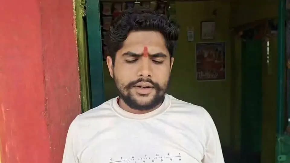 ➡️ सेवा संकल्प अभियान 2026
आवास और मुफ्त राशन योजना से मिली बड़ी राहत!
मध्य प्रदेश के सागर जिले की ग्राम पंचायत गुढ़ा के एक युवा निवासी को शासन की लाभकारी योजनाओं का सीधा लाभ मिल रहा है। उन्हें आवास योजना के तहत पक्का घर (कुटी) प्राप्त हुआ है और साथ ही नियमित रूप से राशन की सुविधा भी मिल रही है। इन कल्याणकारी सुविधाओं को पाकर वे अत्यंत प्रसन्न हैं और इसके लिए उन्होंने प्रधानमंत्री मोदी जी का बहुत-बहुत धन्यवाद व्यक्त करते हुए ऐसी ही जनहितैषी योजनाएं निरंतर चलाते रहने की कामना की है।
#jansamparkMP #sagar #AshirwadKaDiya #SevaSankalp2026