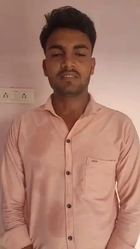 ➡️ सेवा संकल्प अभियान 2026
प्रधानमंत्री आवास योजना से मिला पक्का मकान!
मध्य प्रदेश के सागर जिले की ग्राम पंचायत गुढ़ा के निवासी वकील कुर्मी जी को प्रधानमंत्री आवास योजना के तहत पक्का मकान प्राप्त हुआ है। इसके साथ ही, उन्हें नियमित खाद्यान्न (राशन) और शासन की अन्य कल्याणकारी सुविधाओं का भी लाभ मिल रहा है। इन सुविधाओं को पाकर वे बहुत संतुष्ट हैं और इसके लिए उन्होंने प्रधानमंत्री तथा मुख्यमंत्री जी का बहुत-बहुत आभार व्यक्त किया है।
#jansamparkMP #sagar #AshirwadKaDiya #SevaSankalp2026