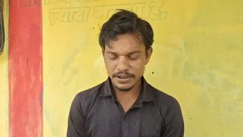 'सेवा संकल्प अभियान 2026'
कच्चे मकान से पक्के आशियाने तक का सफर, प्रधानमंत्री आवास योजना ने बदली तस्वीर! 🏡✨
इस वीडियो में युवा हितग्राही श्री अजीत कुर्मी जी अपनी खुशी साझा करते हुए बता रहे हैं कि पहले उनका मकान कच्चा था, लेकिन प्रधानमंत्री श्री नरेंद्र मोदी जी की पहल से अब उन्हें पक्का आवास (कुटीर) प्राप्त हो चुका है। इस बड़ी सुविधा और पक्के आशियाने की सौगात मिलने पर उन्होंने माननीय प्रधानमंत्री जी के प्रति अपनी गहरी कृतज्ञता और धन्यवाद व्यक्त किया है।
हर गरीब का सपना हो रहा साकार, सशक्त और सुरक्षित हो रहा हर परिवार! #jansamparkMP #sagar #AshirwadKaDiya #SevaSankalp2026