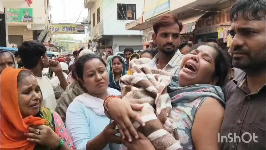 हापुड़: तहसील चौराहे के पास स्थित प्राइवेट अस्पताल में बच्चे की मौत के बाद परिजनों ने किया हंगामा, डॉक्टरों पर लापरवाही का आरोप